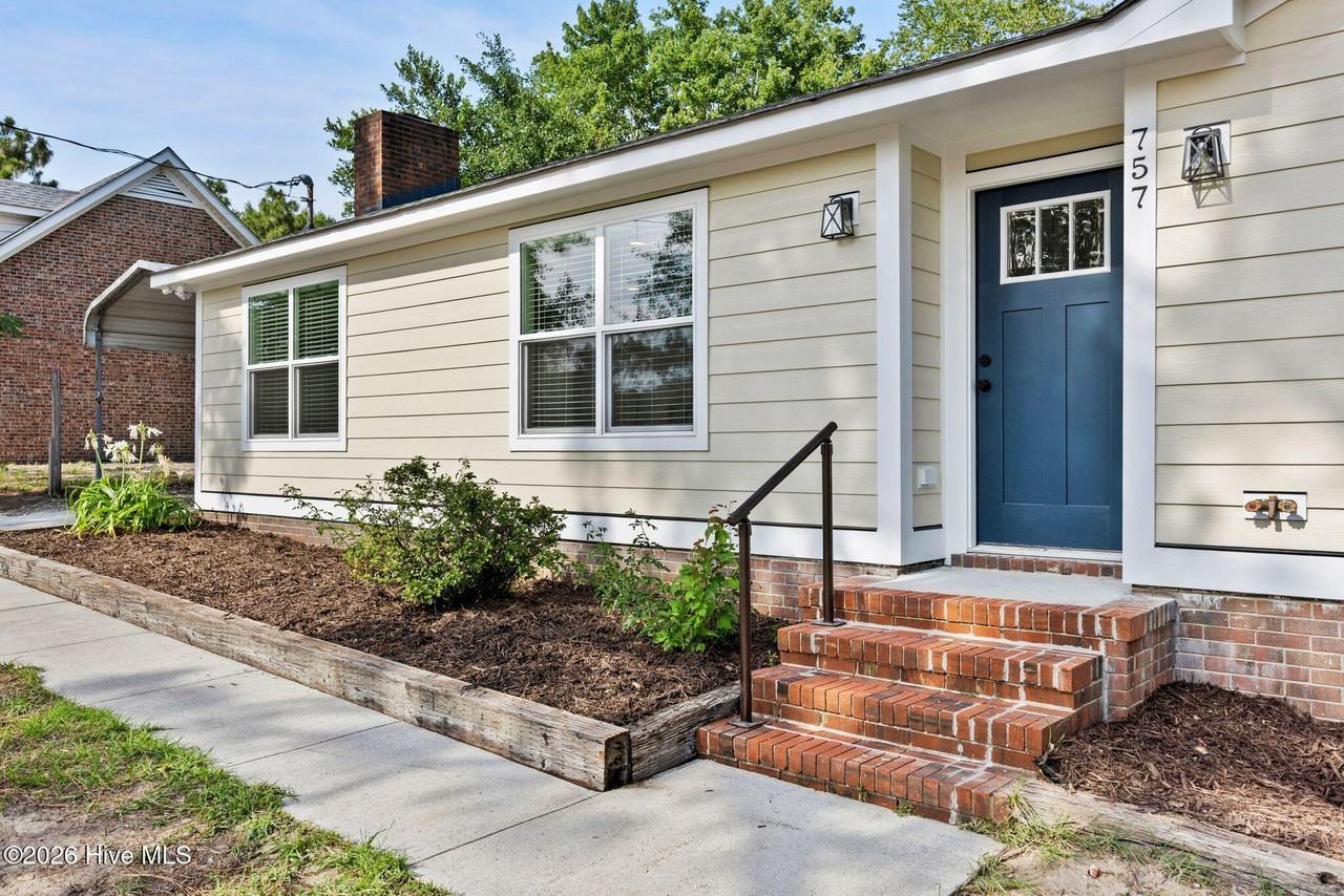 757 Silver Lake Rd - Photo 2 of 39