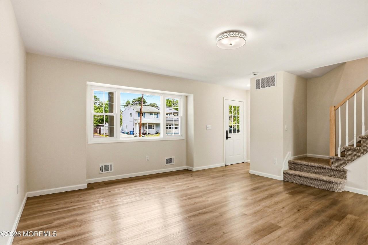 812 Oak St - Photo 3 of 22