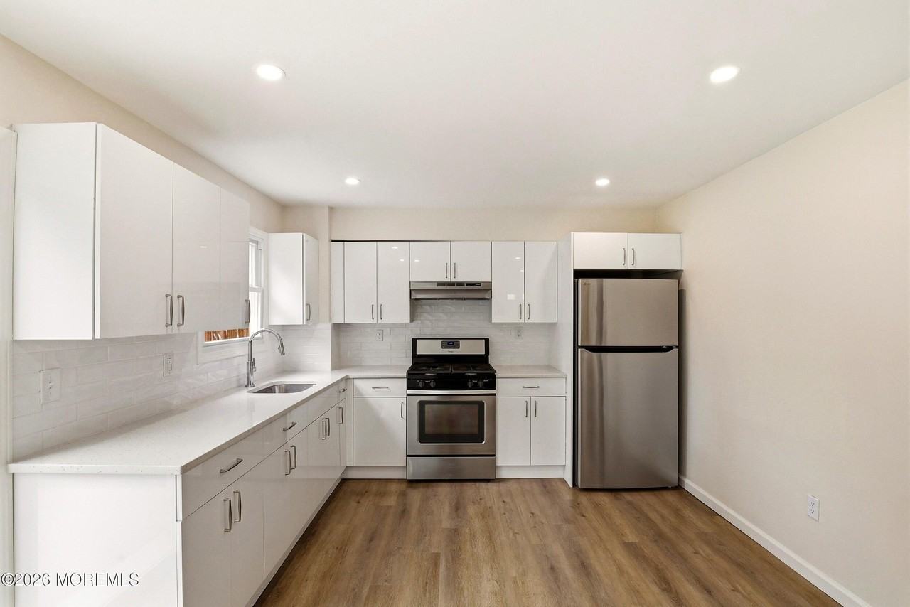 812 Oak St - Photo 7 of 22