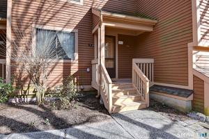 featured image of 2 Stonington Ct Unit 2
