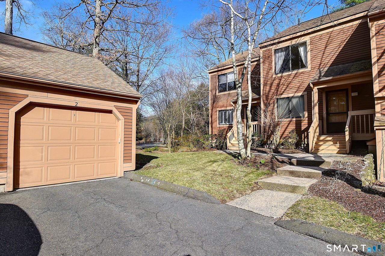 2 Stonington Ct Unit 2 - Photo 2 of 34