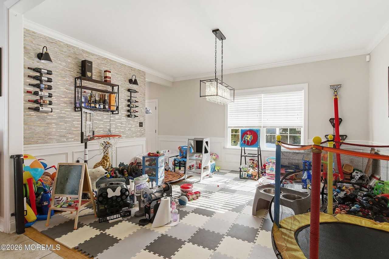 941 5th Ave - Photo 3 of 27
