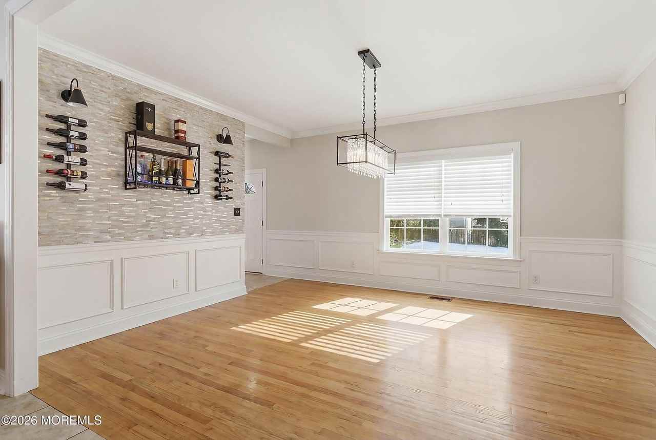 941 5th Ave - Photo 4 of 27