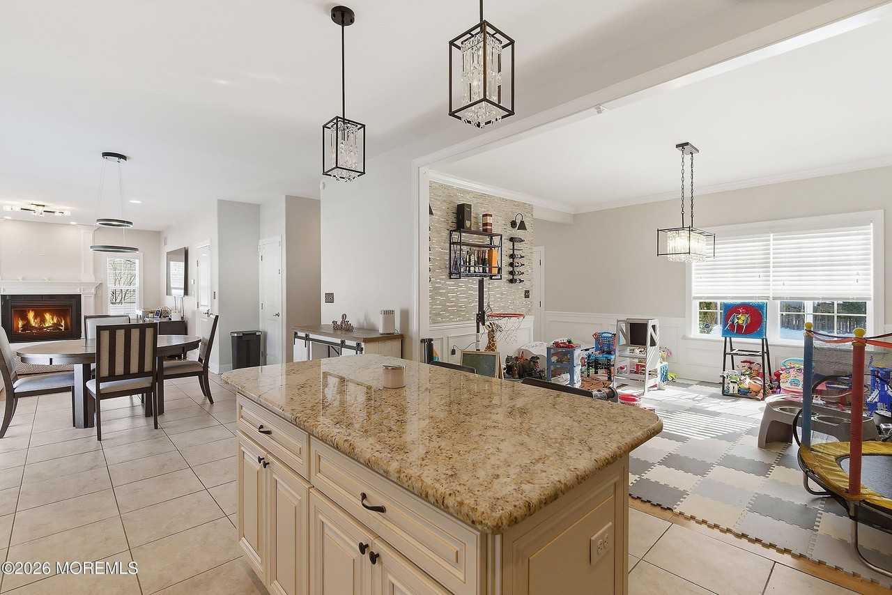 941 5th Ave - Photo 6 of 27
