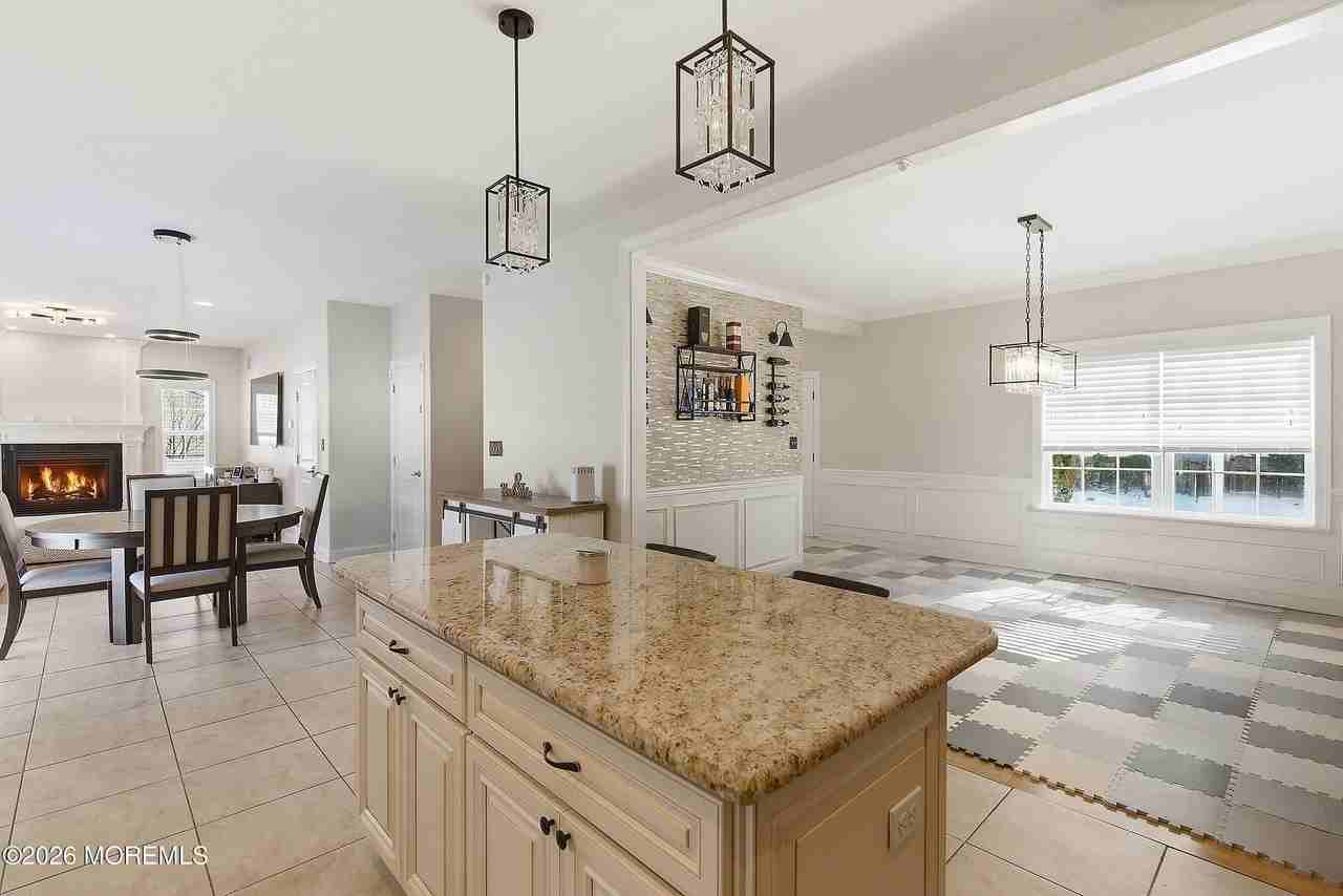 941 5th Ave - Photo 7 of 27