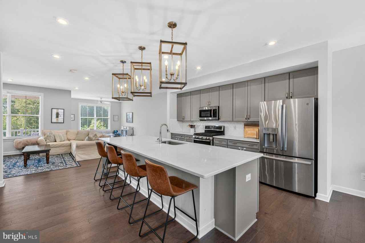 8106 Zoe Pl - Photo 2 of 35