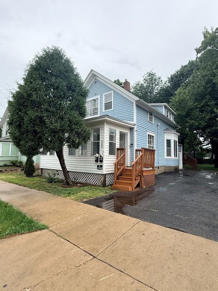 705 North Ave #LOWER