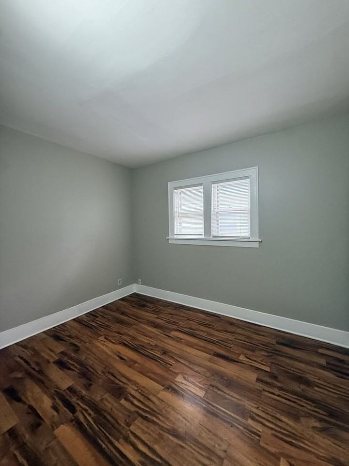 705 North Ave - Photo 4 of 10