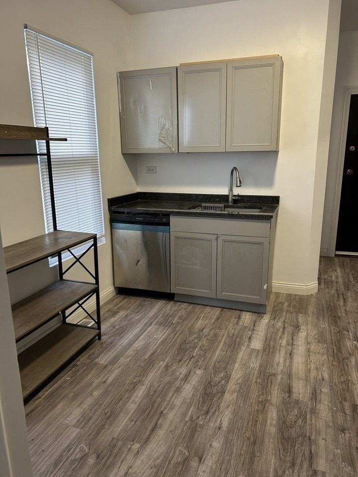 2718 E 78th St - Photo 3 of 12