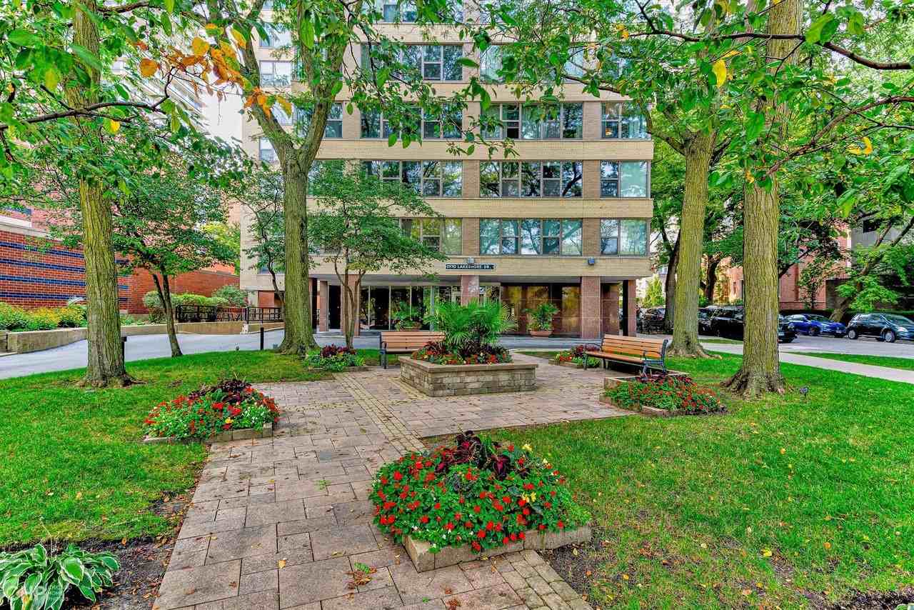 2970 N Lake Shore Dr #4A - Photo 2 of 16