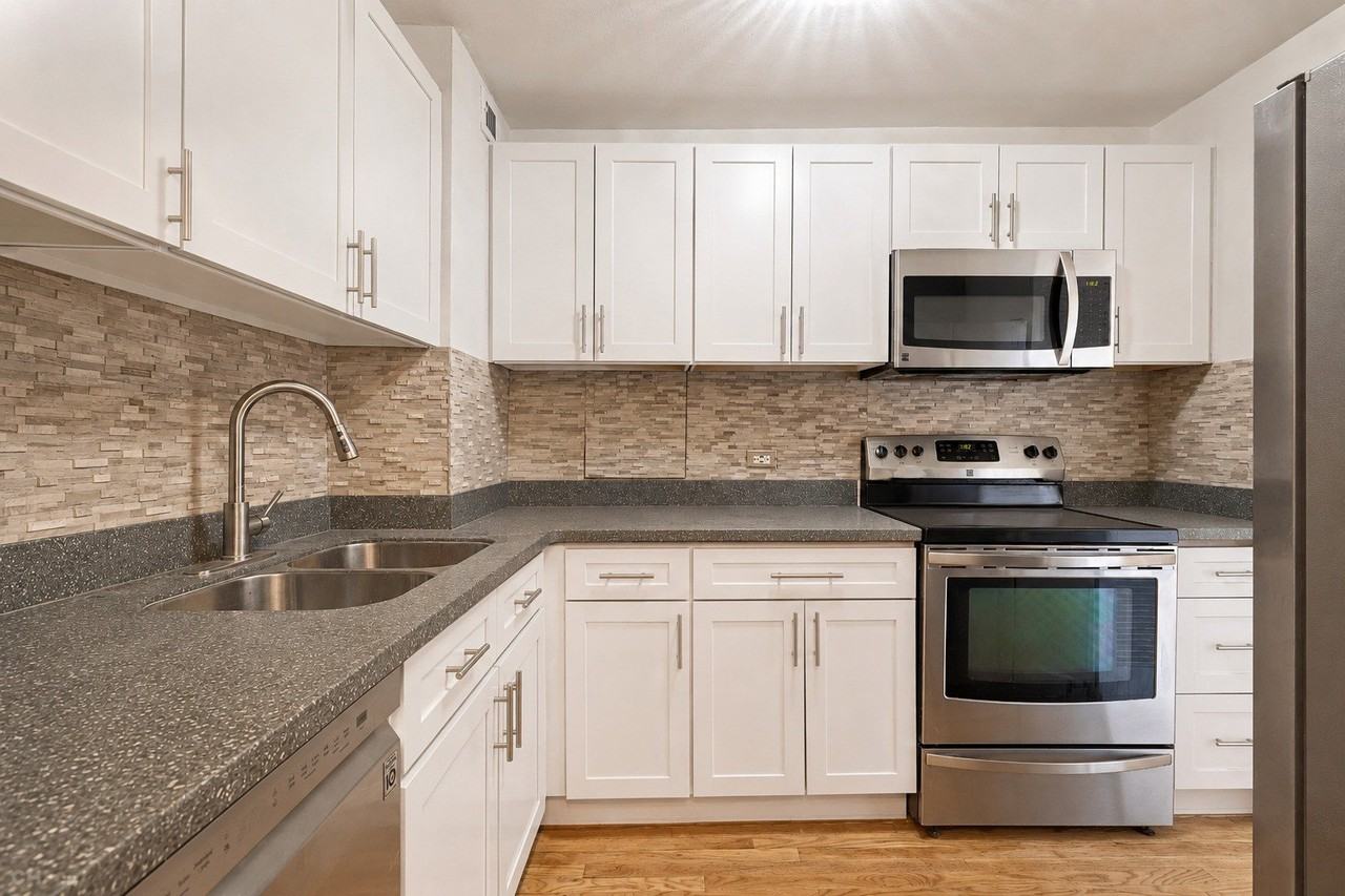 2970 N Lake Shore Dr #4A - Photo 5 of 16