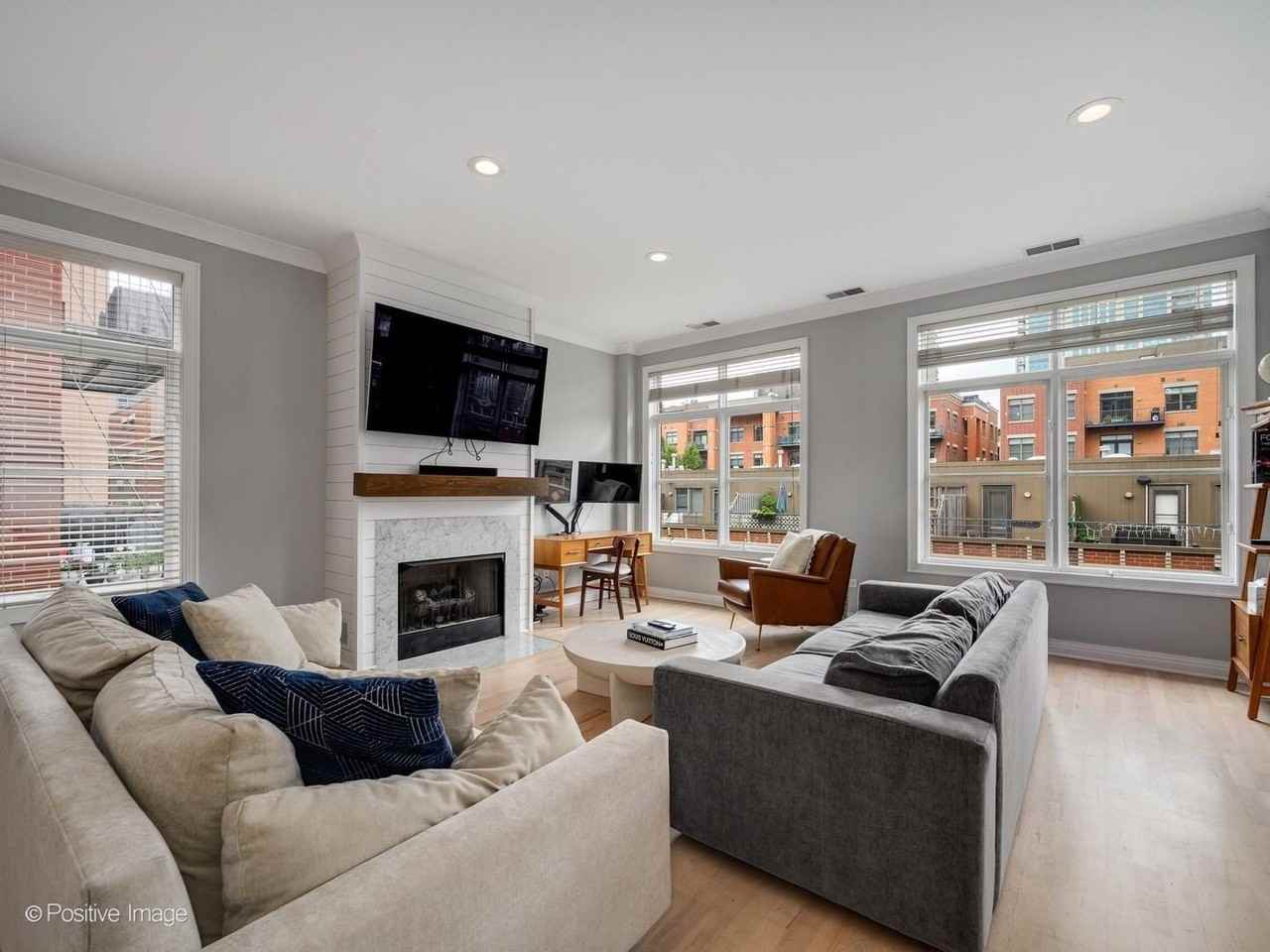 550 W Fulton St #401 - Photo 3 of 18