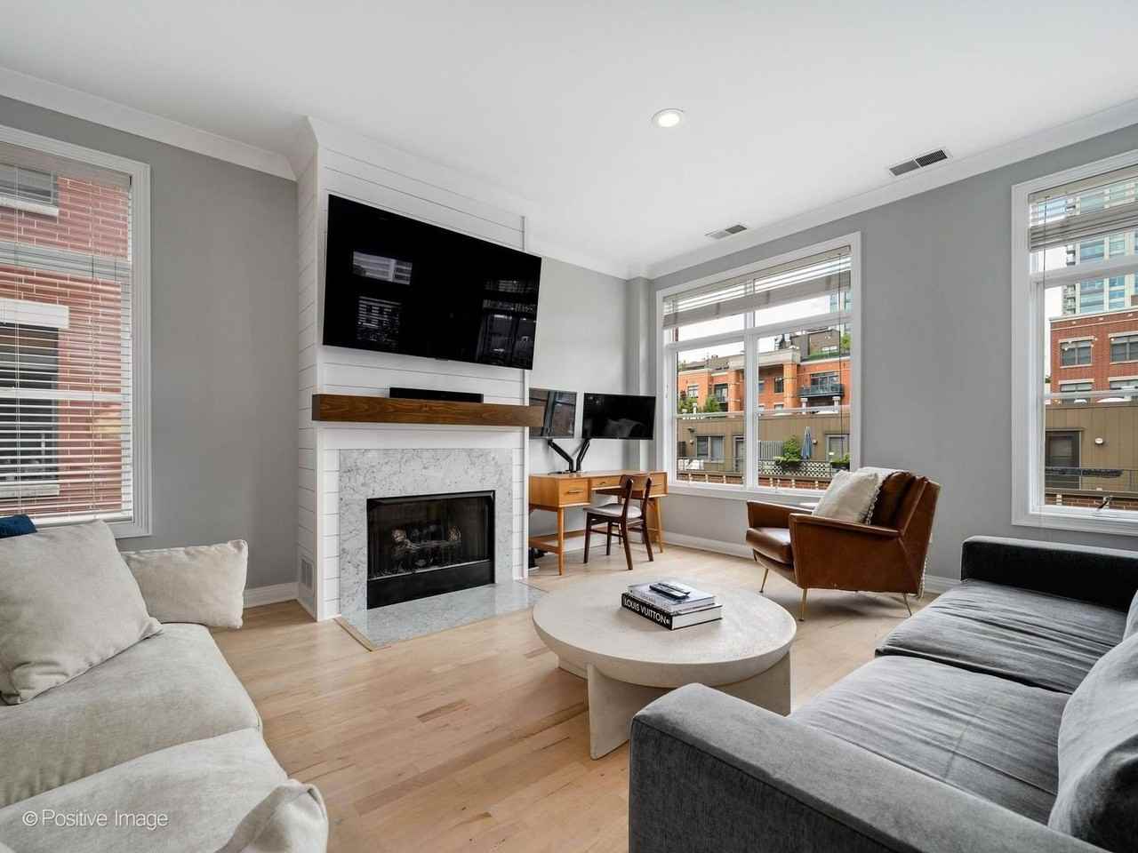 550 W Fulton St #401 - Photo 4 of 18
