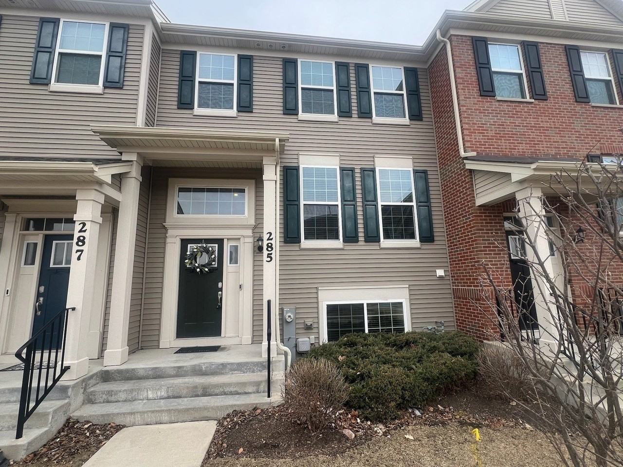 285 Lakeshore Dr