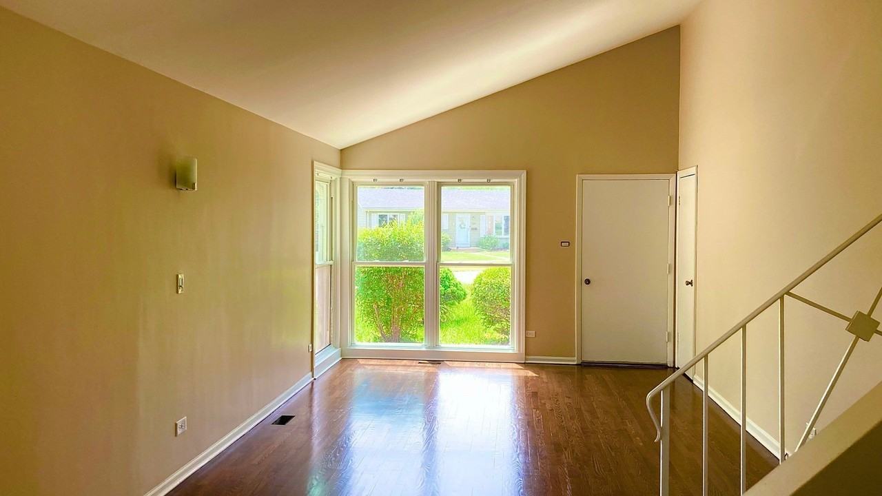 710 W Ridge Rd - Photo 3 of 14
