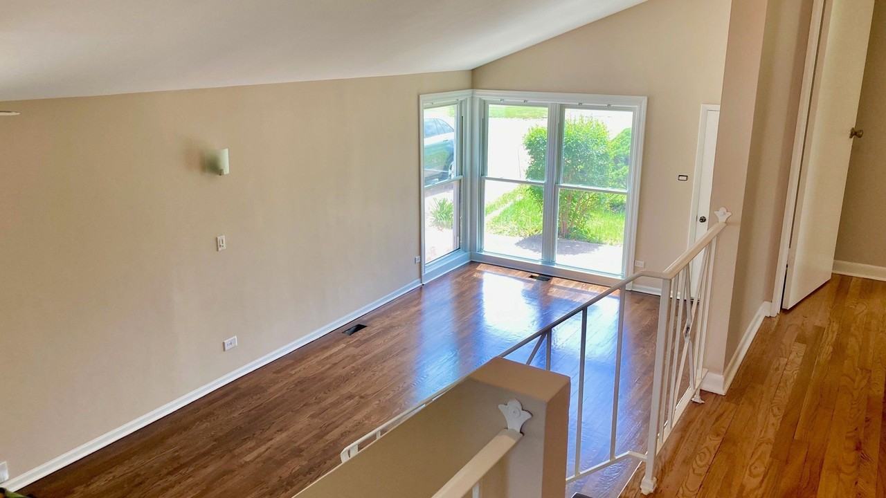 710 W Ridge Rd - Photo 5 of 14