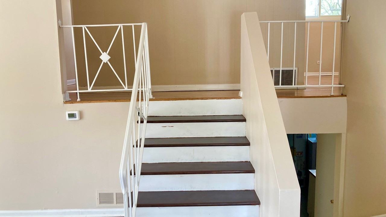 710 W Ridge Rd - Photo 6 of 14