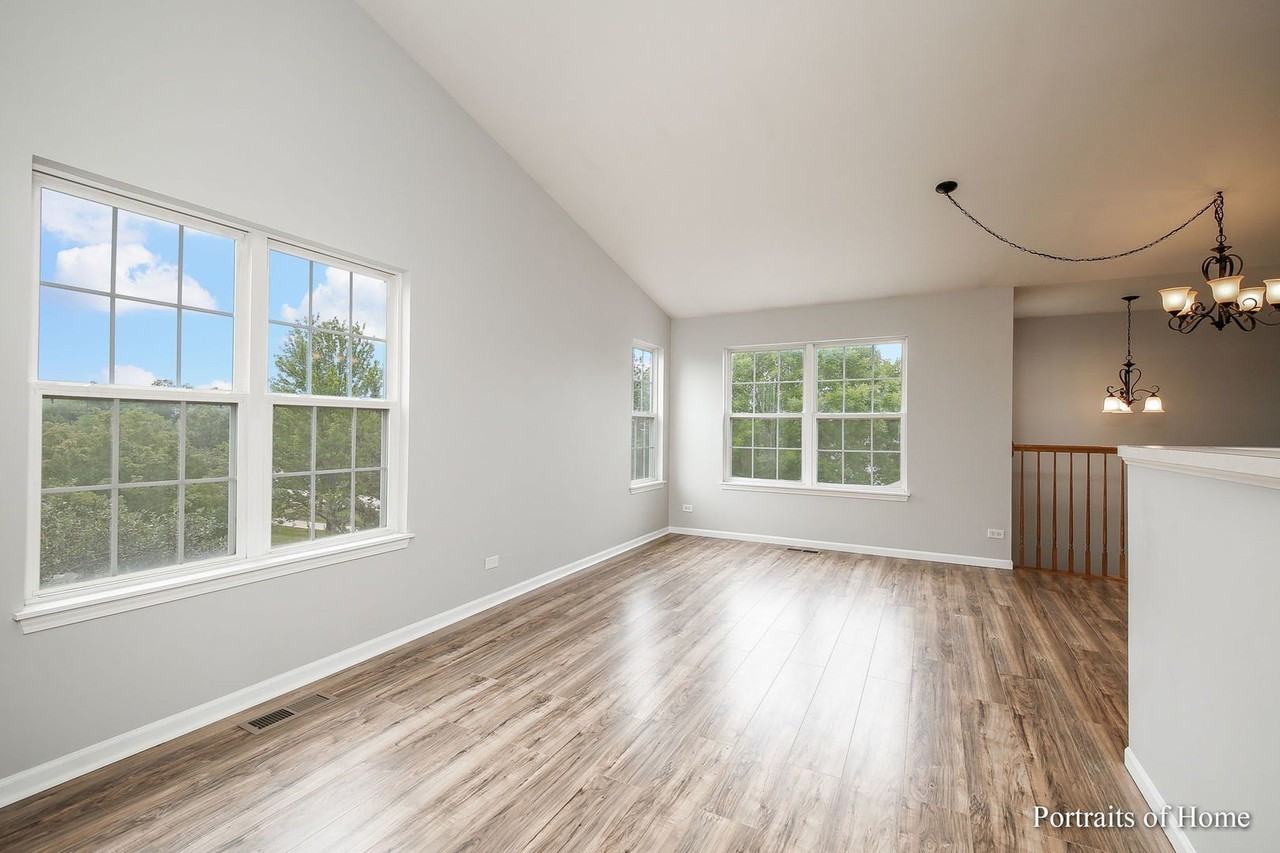 742 Genesee Dr - Photo 4 of 25