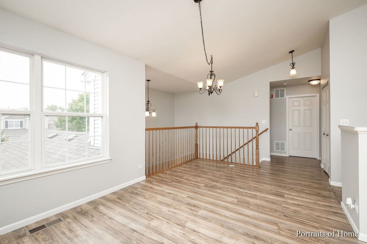 742 Genesee Dr - Photo 5 of 25