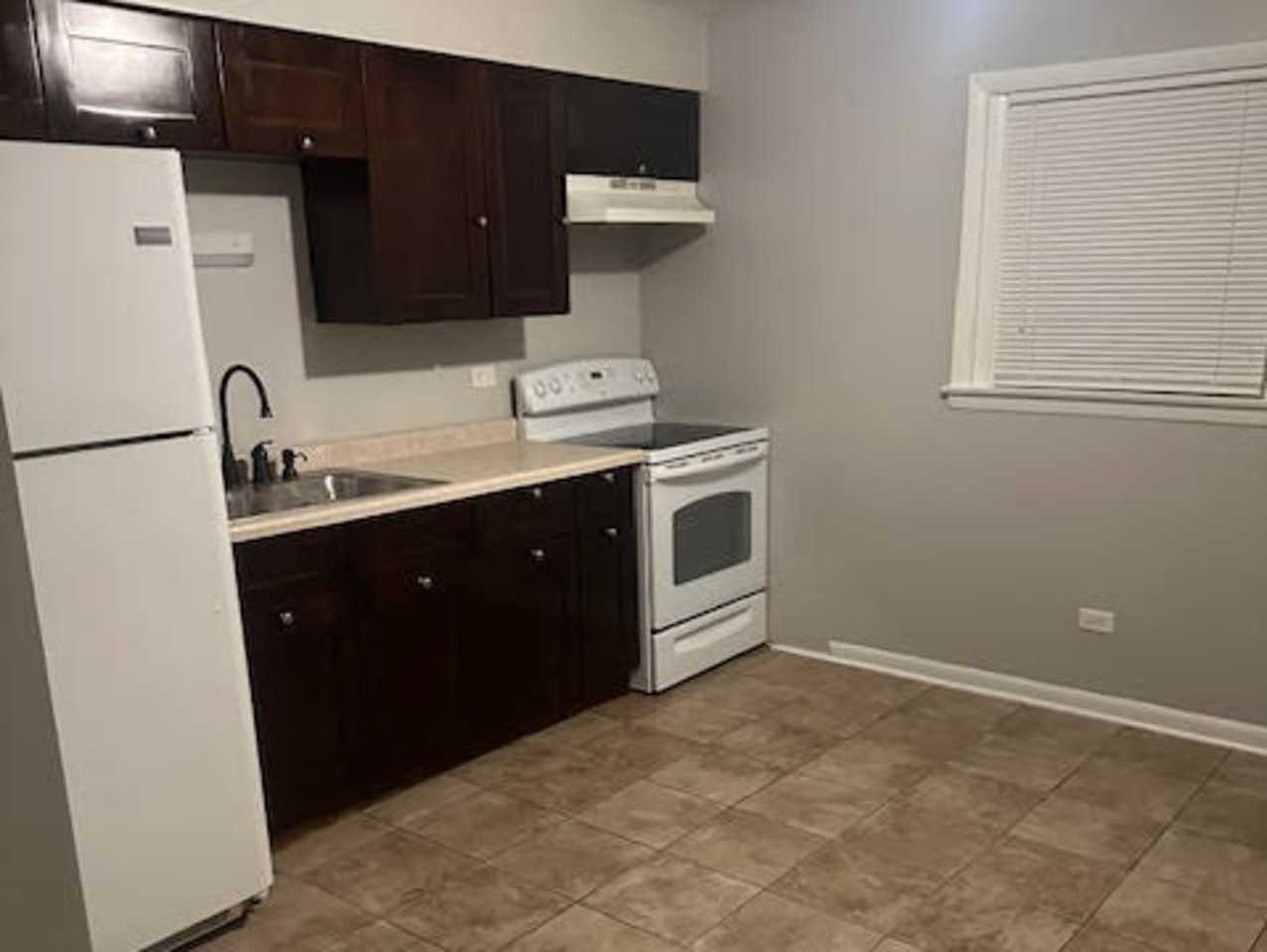 14502 Cottage Grove Ave #1S - Photo 4 of 5