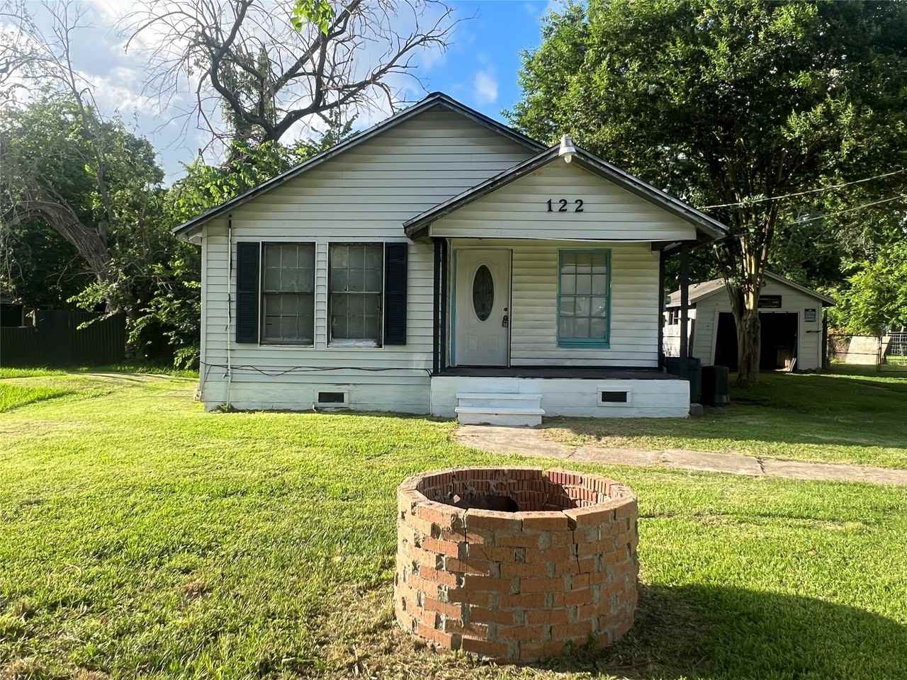 122 W Pecan Ln