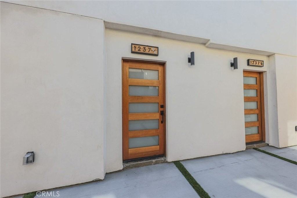 1237 N Orange Dr #B - Photo 5 of 32