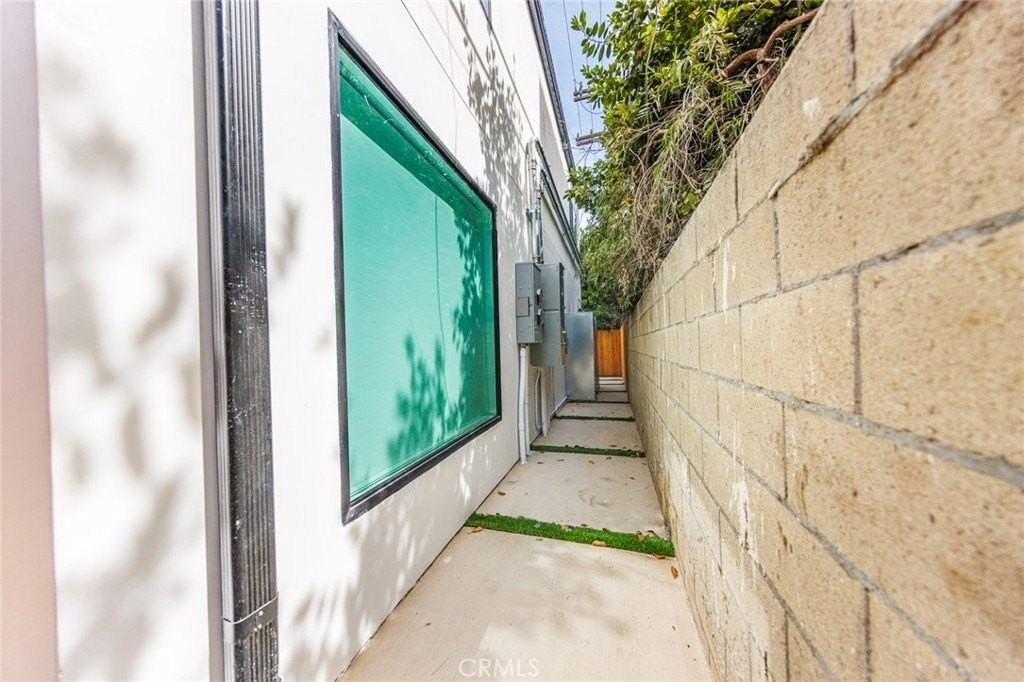 1065 S Corning St #C - Photo 4 of 27