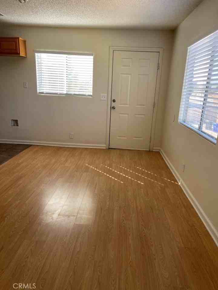 13757 Greenwood Pl #2 - Photo 5 of 22