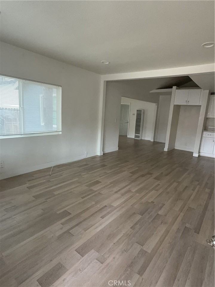 139 N Palm Ave #1 - Photo 4 of 23