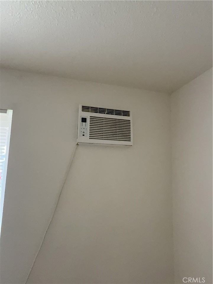 139 N Palm Ave #1 - Photo 6 of 23