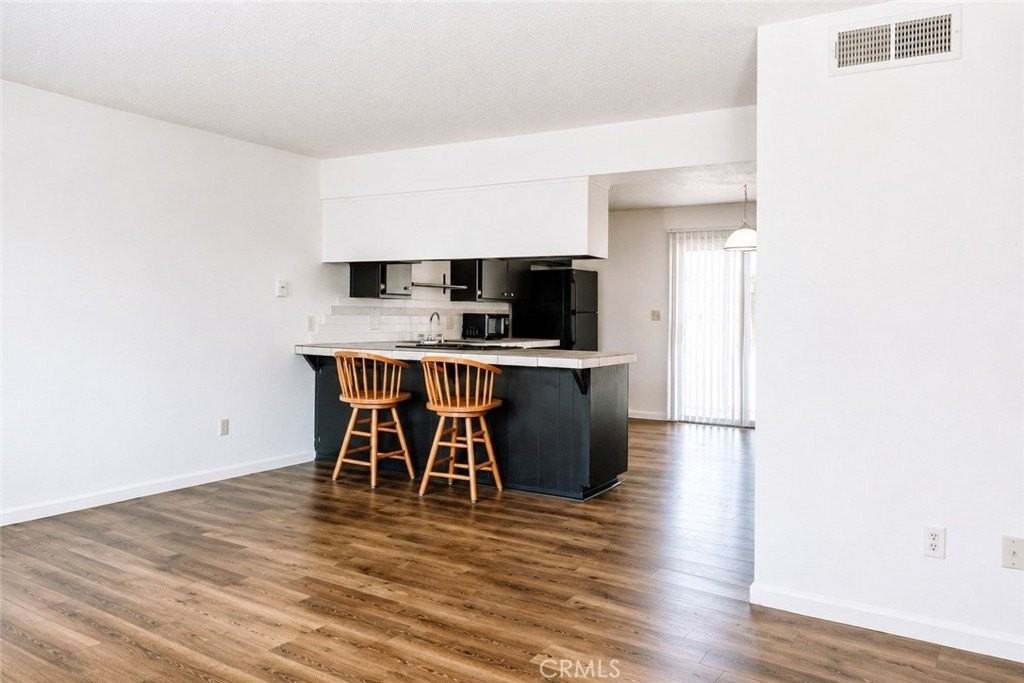 217 E I St - Photo 5 of 20