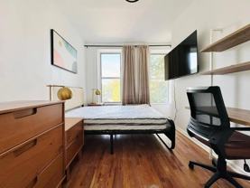 Private Bedroom in 4 Bedroom/1 Bathroom Home - Photo 1 of 1
