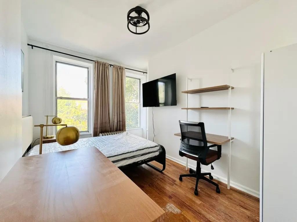 Private Bedroom in 4 Bedroom/1 Bathroom Home - Photo 2 of 9