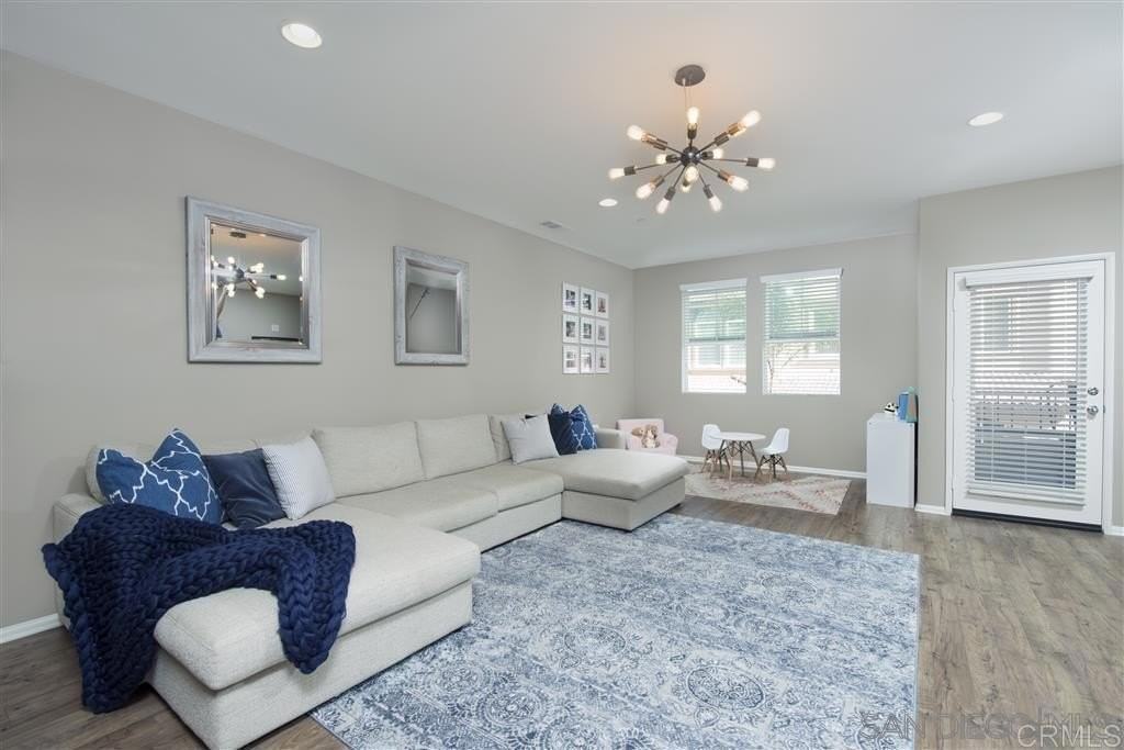 477 Prosperity Dr - Photo 2 of 8