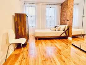 Private Bedroom in 4 Bedroom/2 Bathroom Home - Photo 1 of 1