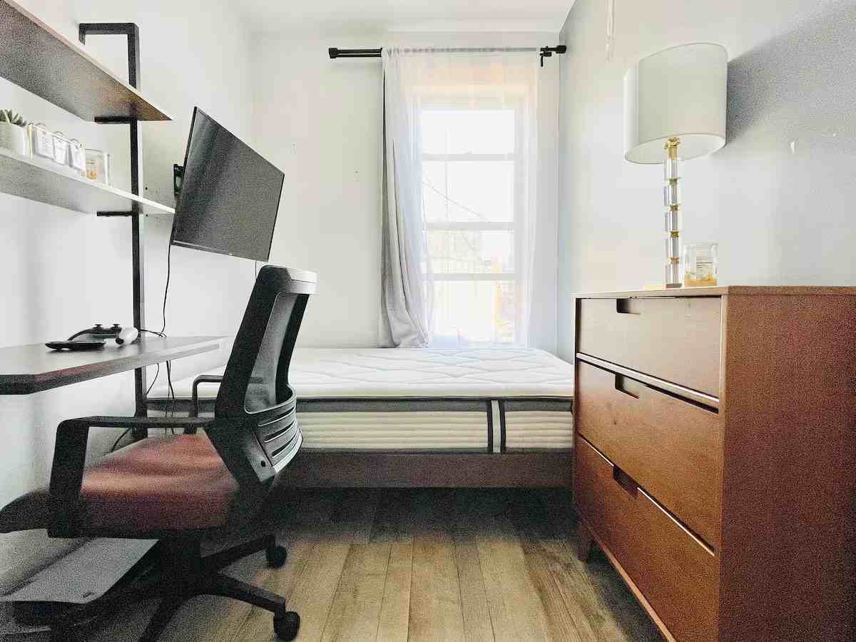 Private Bedroom in 4 Bedroom/1 Bathroom Home - Photo 3 of 8