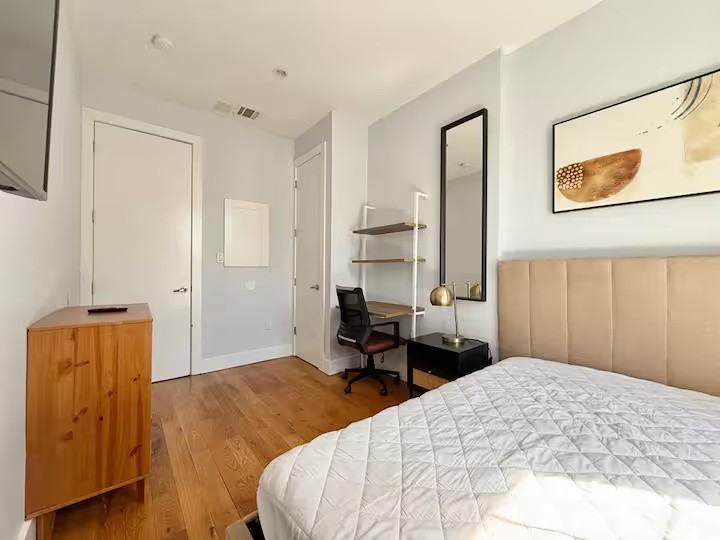 Private Bedroom in 4 Bedroom/2 Bathroom Home - Photo 2 of 8