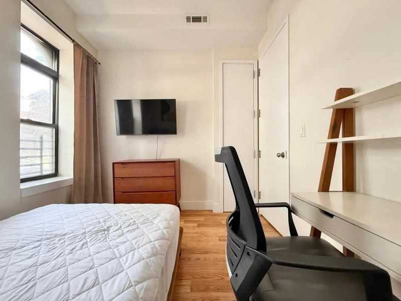 Private Bedroom in 4 Bedroom/2 Bathroom Home - Photo 3 of 5