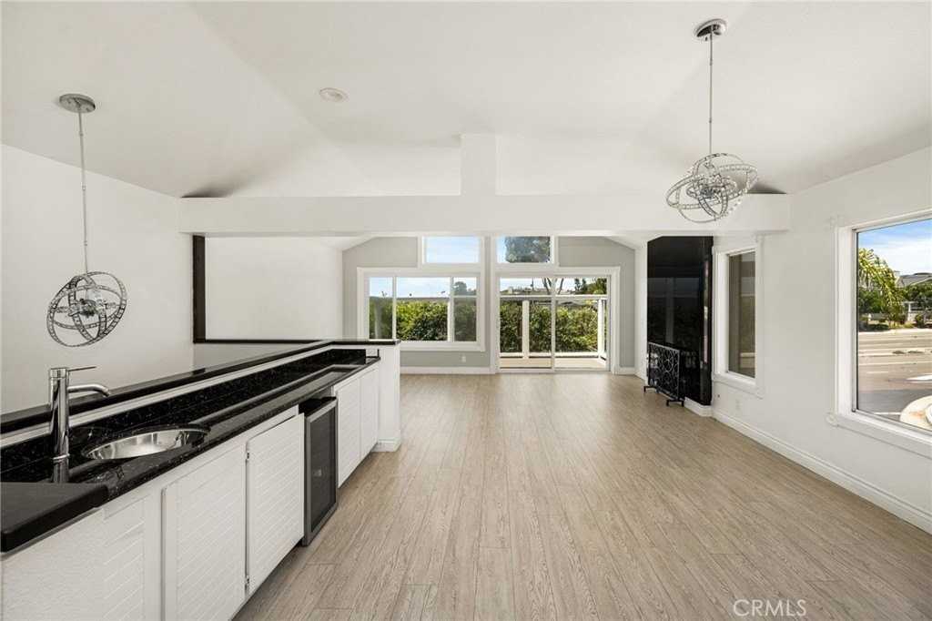 24802 Sea Crest Dr - Photo 5 of 22