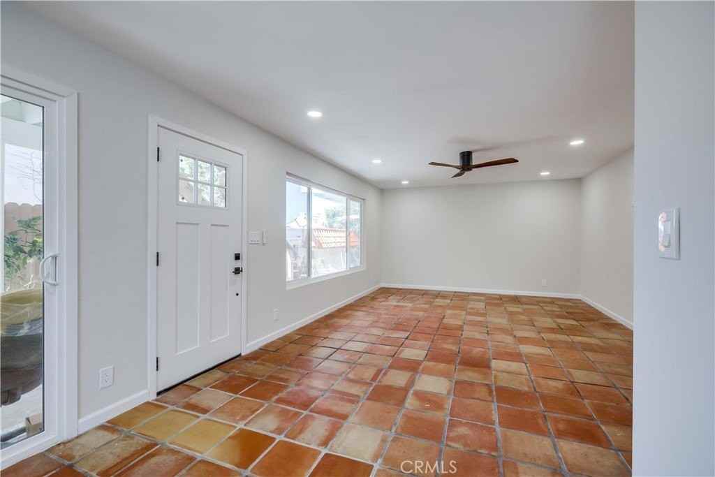 205 W Escalones #B - Photo 2 of 26