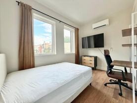 Private Bedroom in 5 Bedroom/2 Bathroom Home - Photo 1 of 1