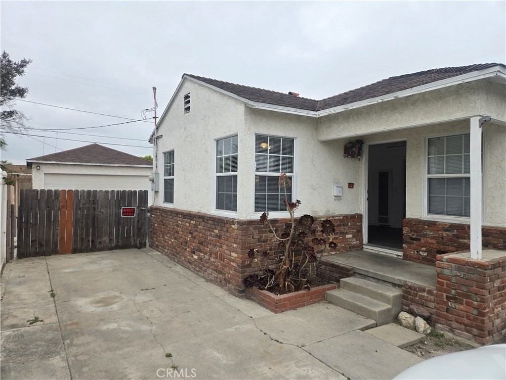 8192 Franklin St - Photo 2 of 25