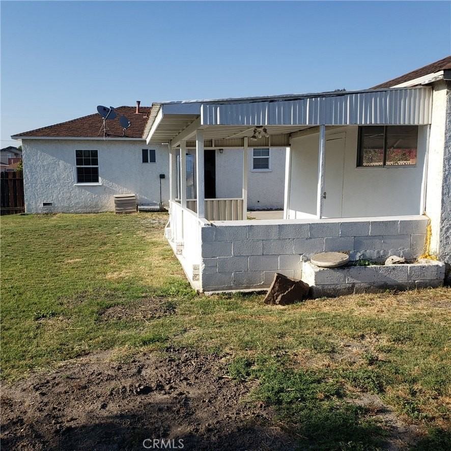 8192 Franklin St - Photo 3 of 25