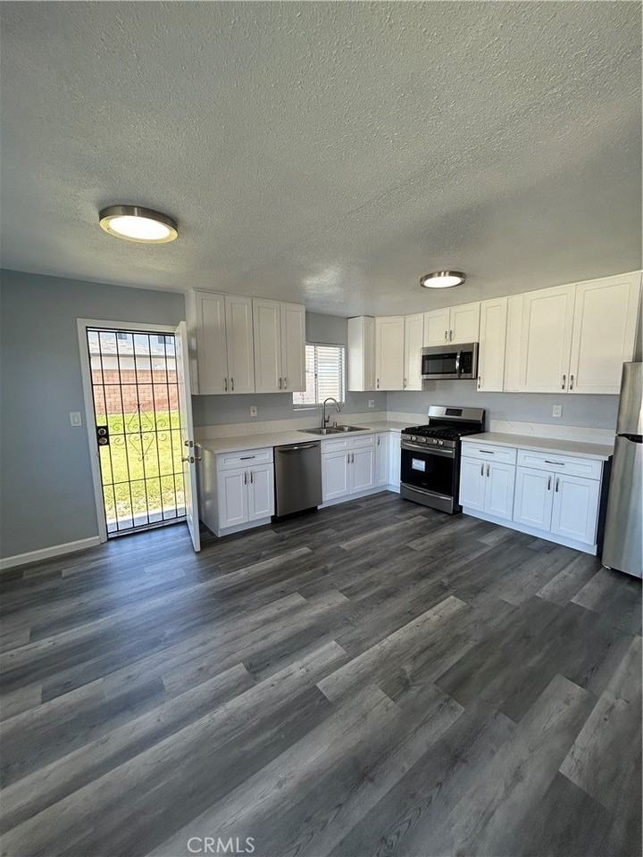 8523 Cedar St - Photo 6 of 35