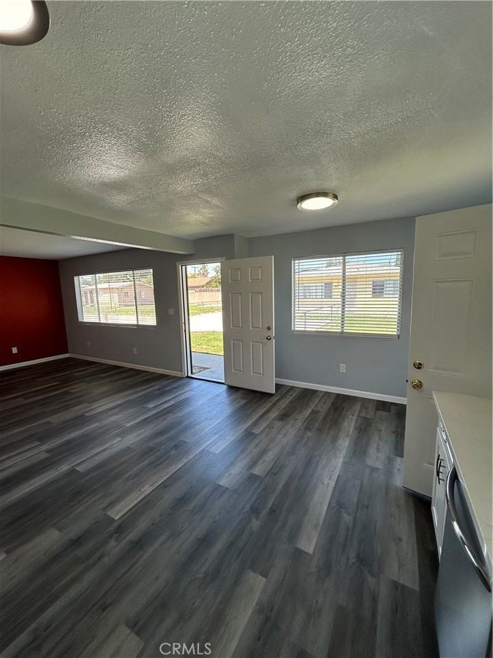 8523 Cedar St - Photo 7 of 35