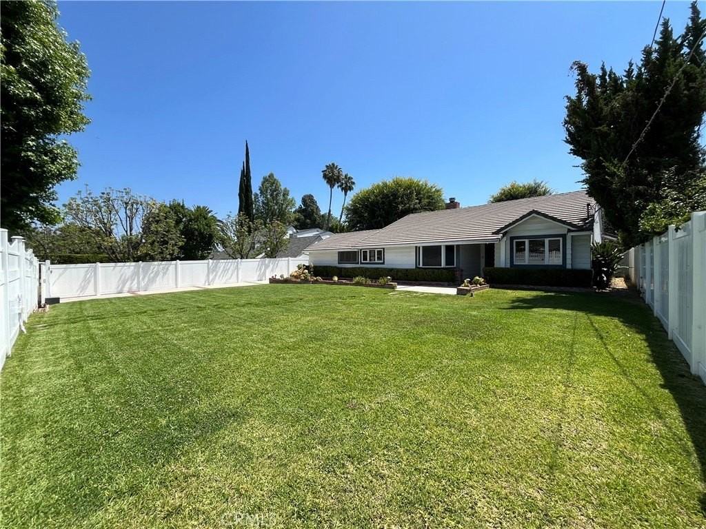 5710 Jumilla Ave - Photo 2 of 18