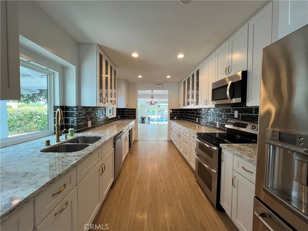 5710 Jumilla Ave - Photo 3 of 18