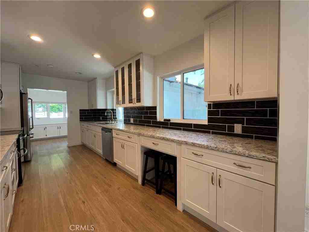 5710 Jumilla Ave - Photo 4 of 18