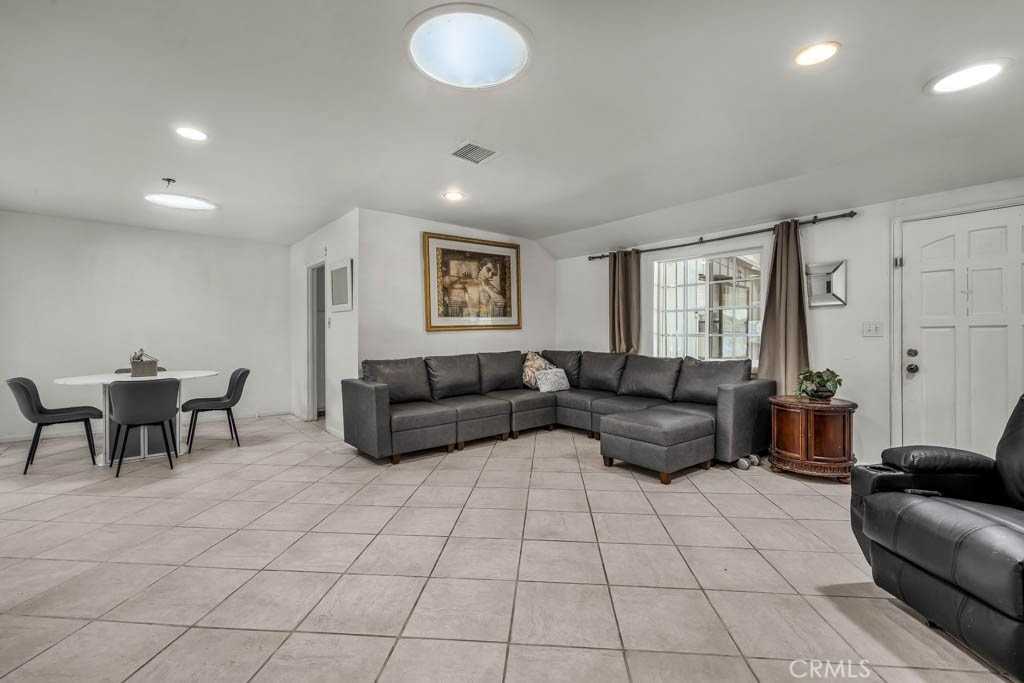 17443 Elkwood St - Photo 7 of 23