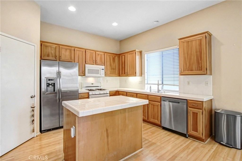 43183 Bassano Dr - Photo 5 of 15